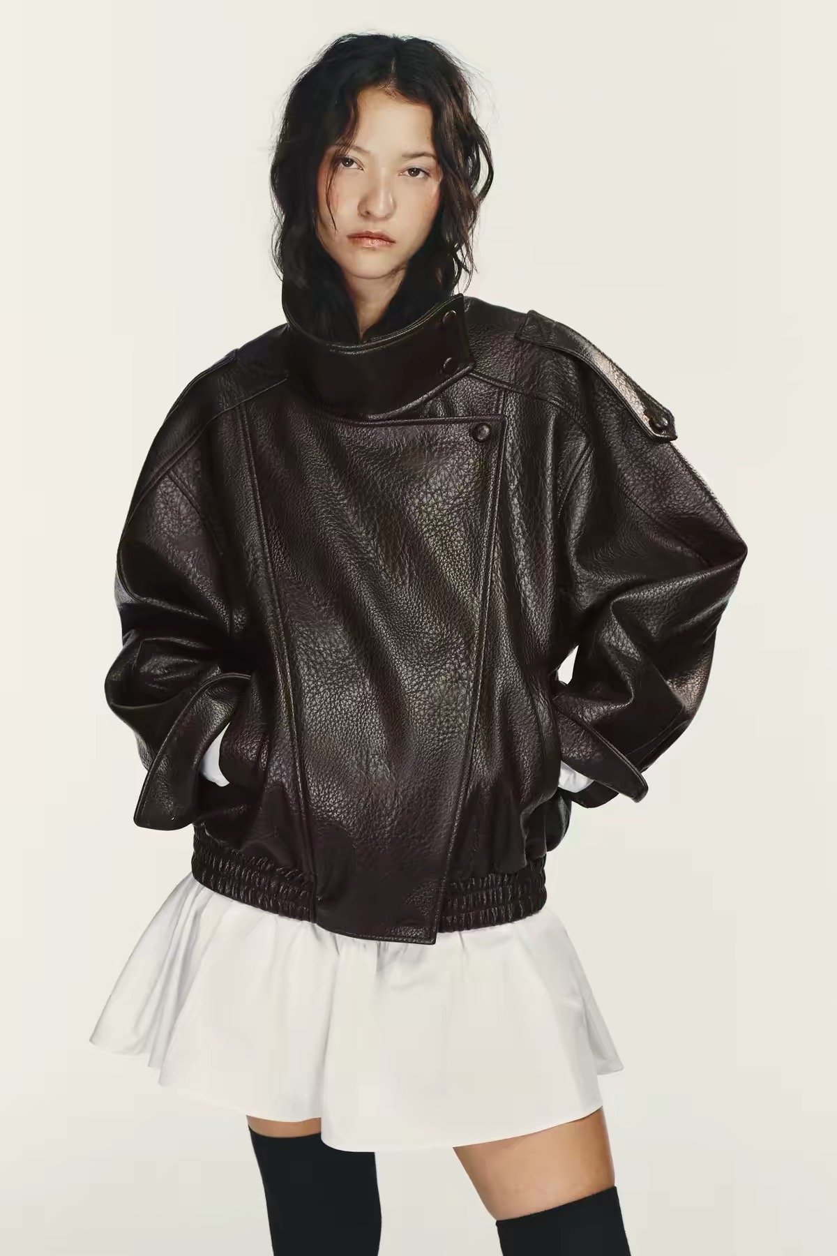 红色棒球服